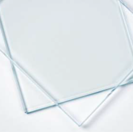 Eriti läbipaistev “Optiwhite” klaas 